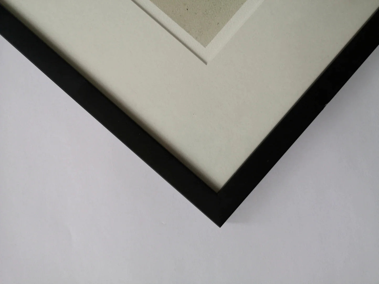 Still standing - Giclée, framed 110x150 cm